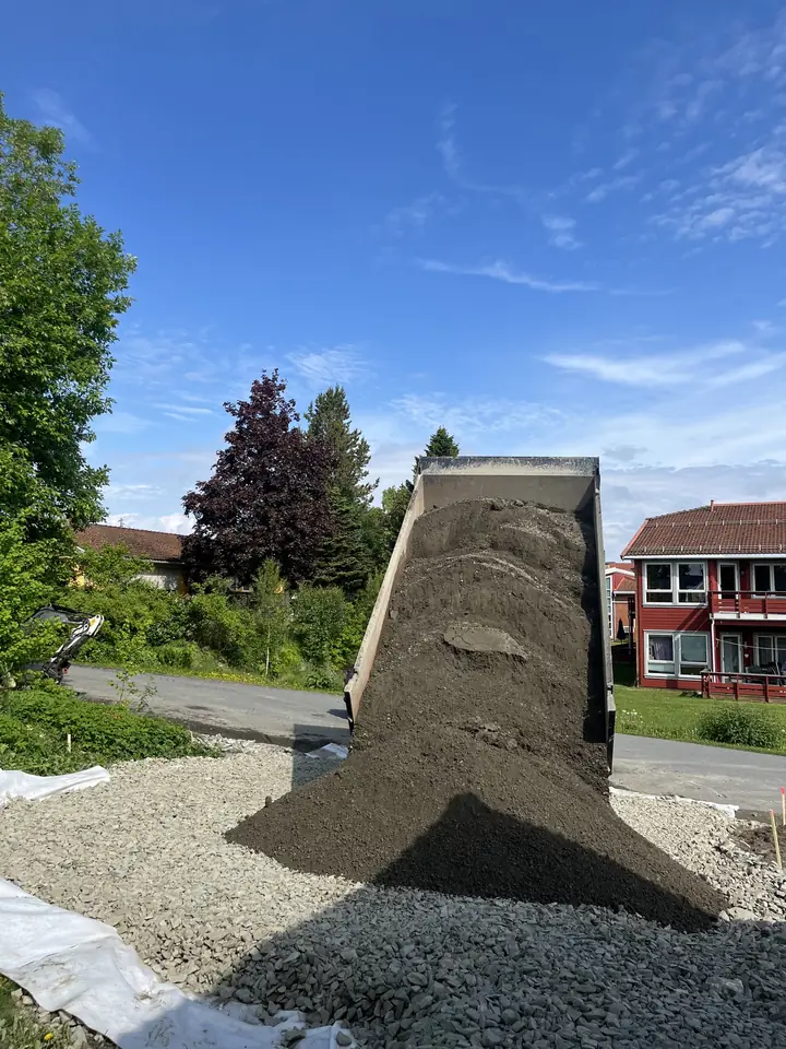 Tilhenger tipper jord