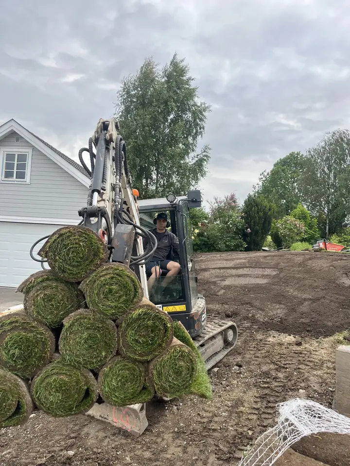Minigraver med ruller av ferdigplen