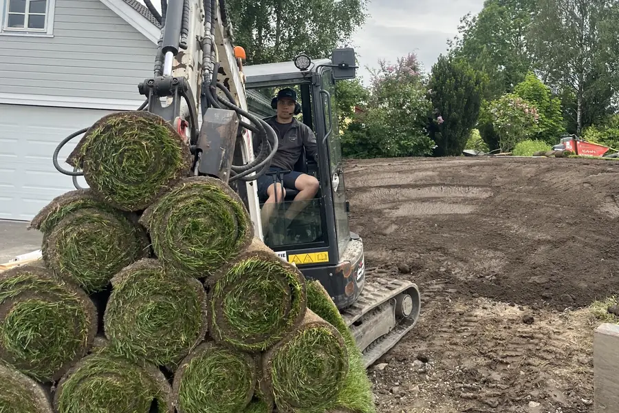 Minigraver med ruller av ferdigplen